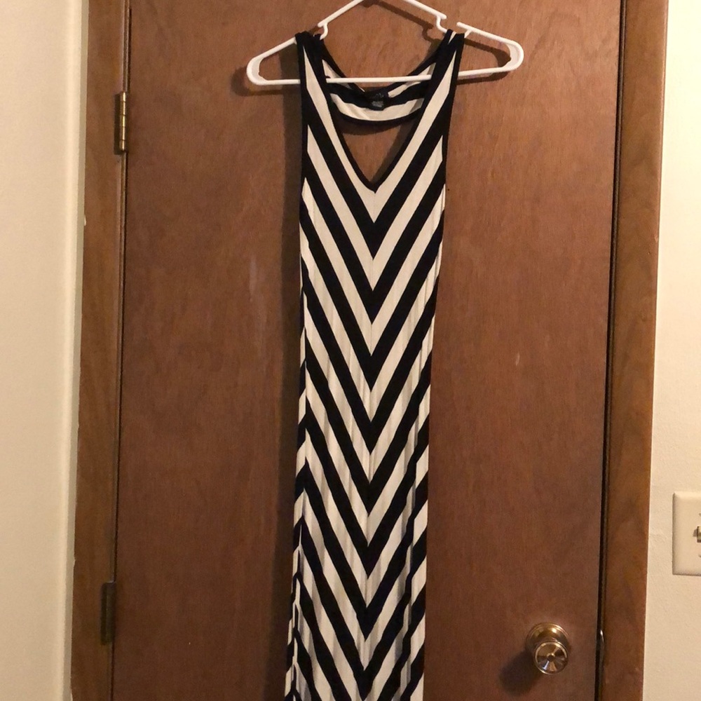 4/$15! Striped maxi dress!